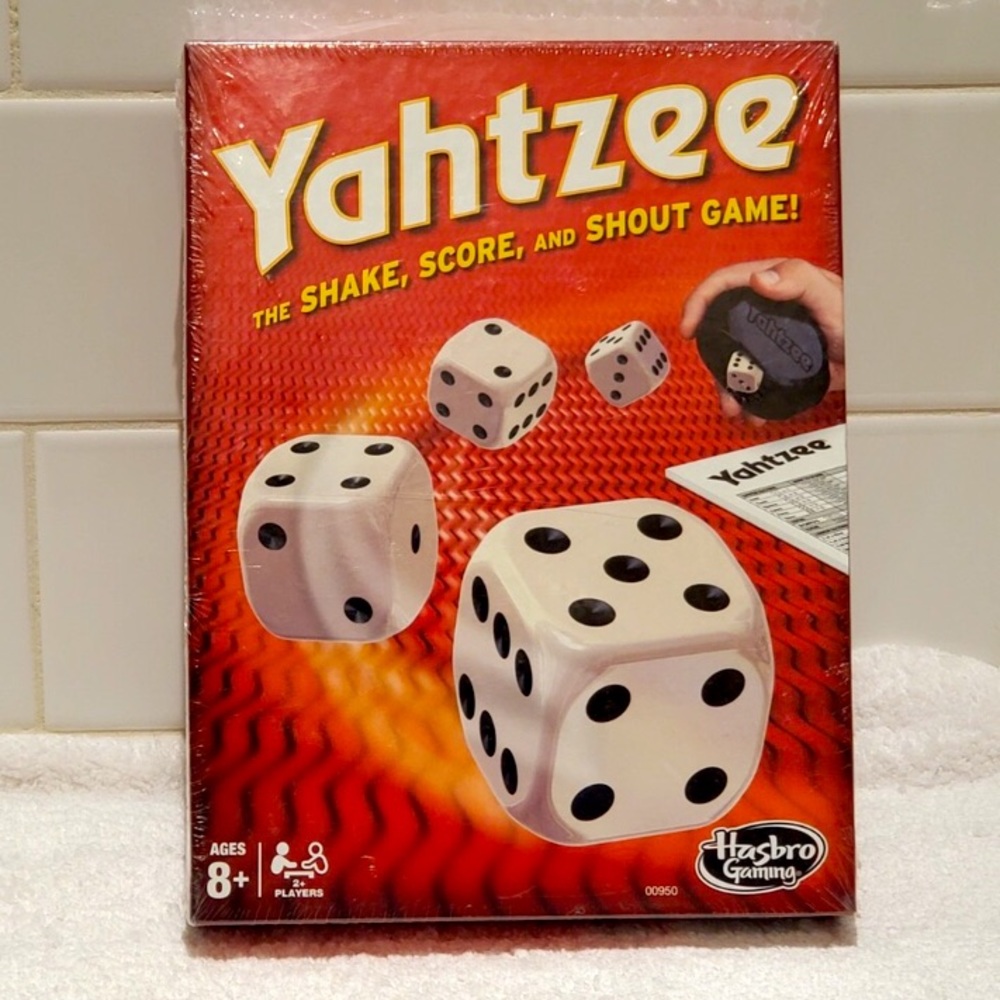 Yahtzee Classic Board Game 2014 new